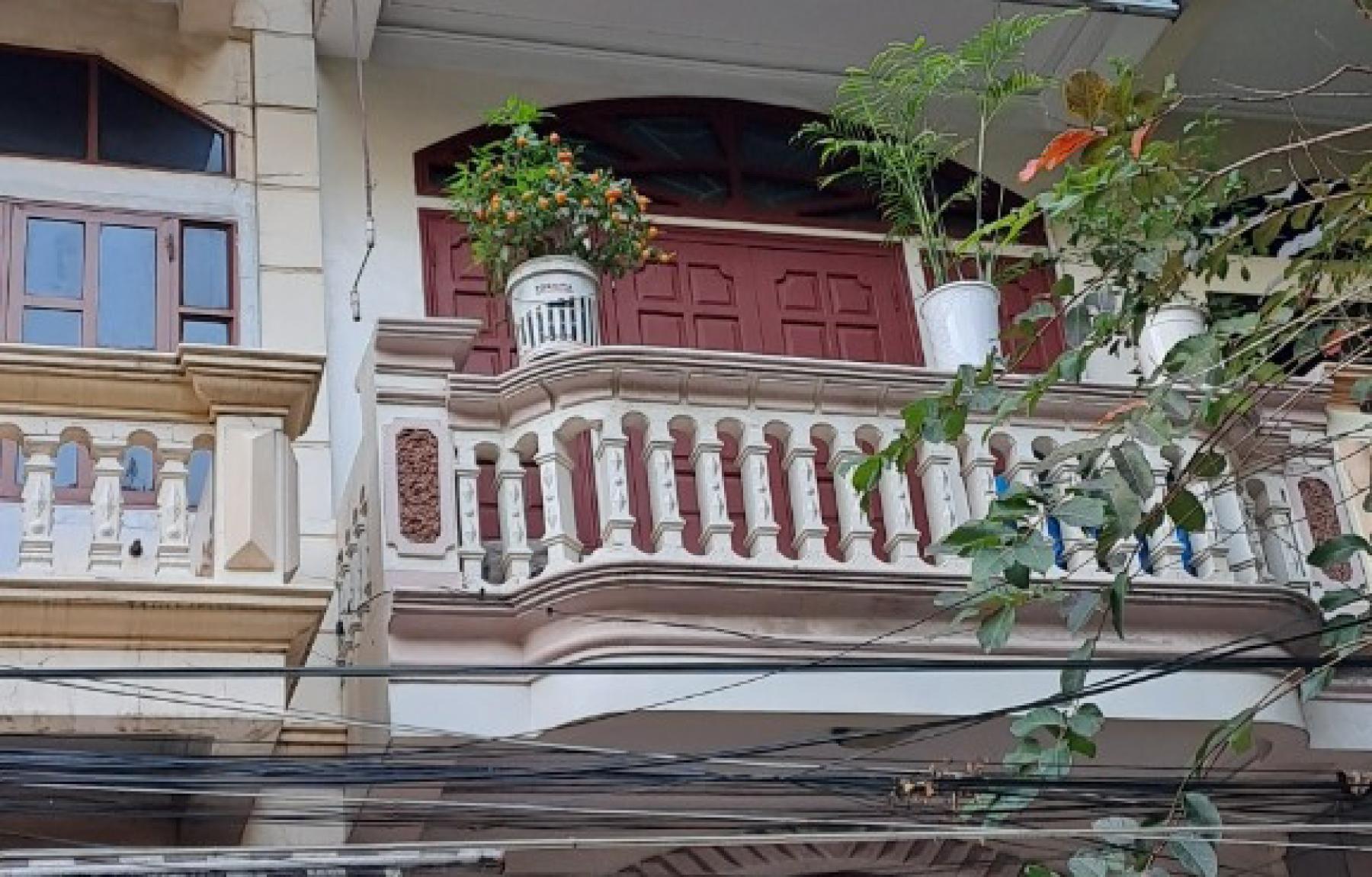Nhà 3 tầng Lô 22 Lê Hồng Phong dt 35m2 dân xây độc lập
