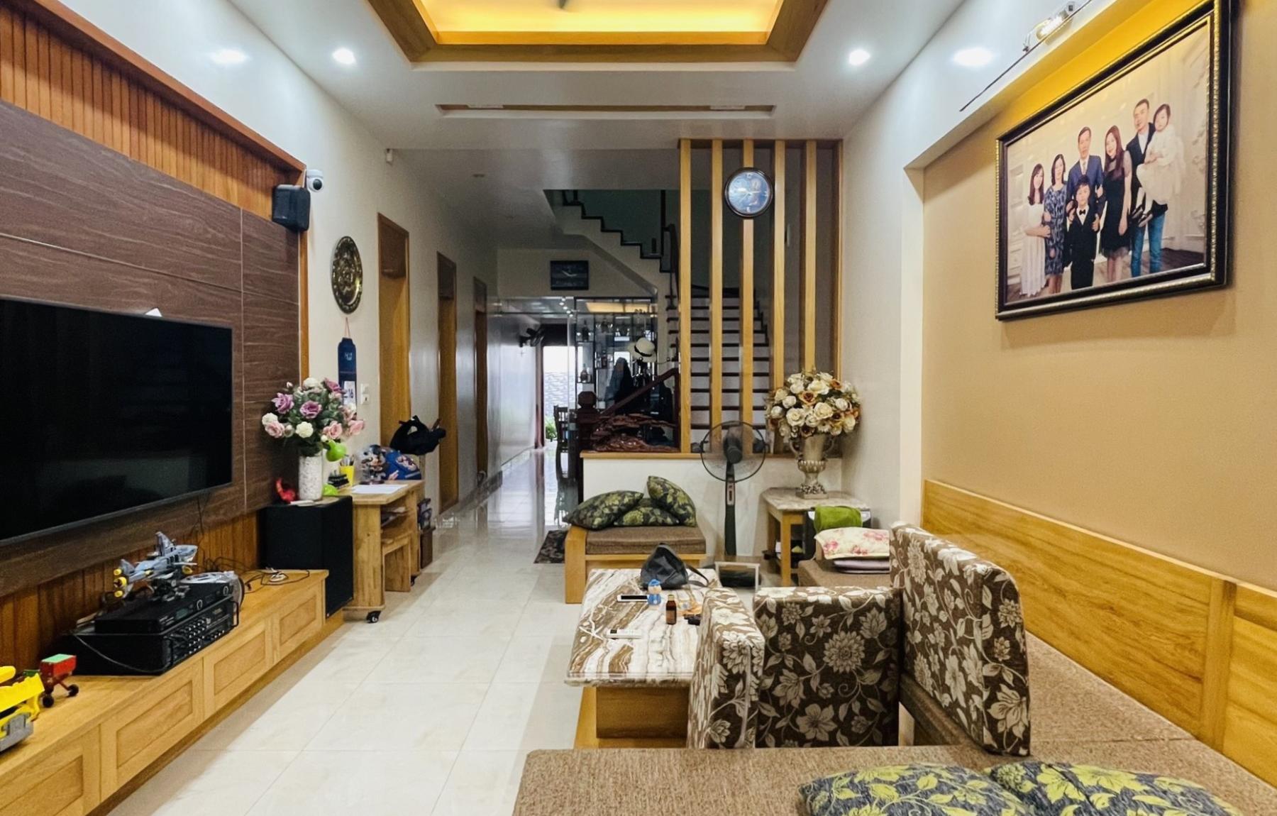 Nhà 3 tầng 92m2 xây độc lập mặt đường Trực Cát, Thiên Lôi