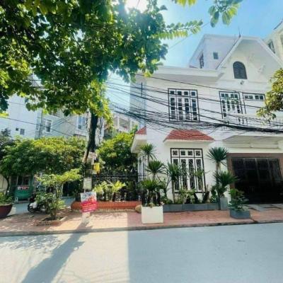 Biệt thự tam giác 3 tầng phố Đỗ Nhuận 193 Văn Cao