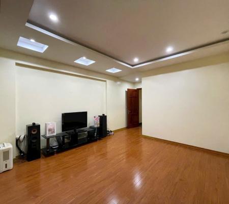Nhà 4 tầng 90m2 tuyến 2 phố Tô Vũ, Văn Cao